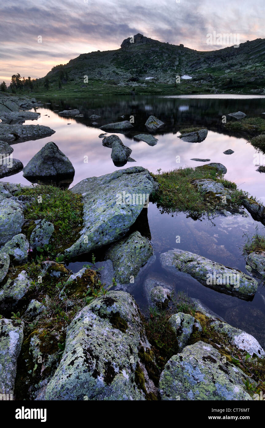 Nizhneye buibinskoe lago a ergaki parco nazionale Foto Stock