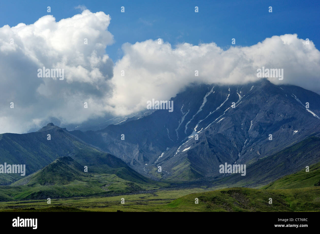 Montagne del vulcano Tolbachik area su Kamchatka Foto Stock