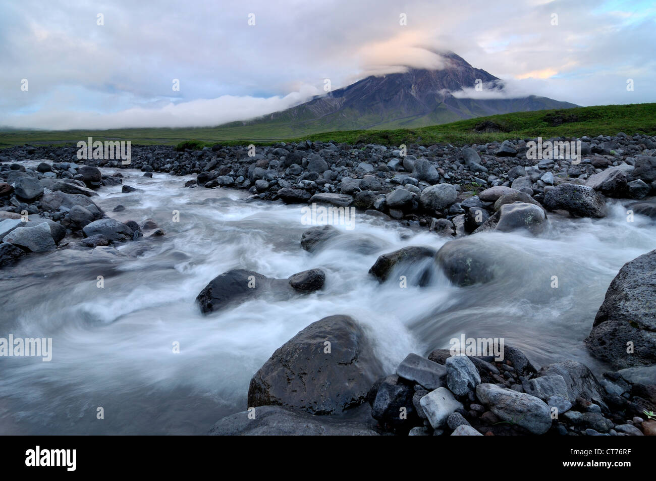 Affluente del fiume Tolbachik in Kamchatka Foto Stock