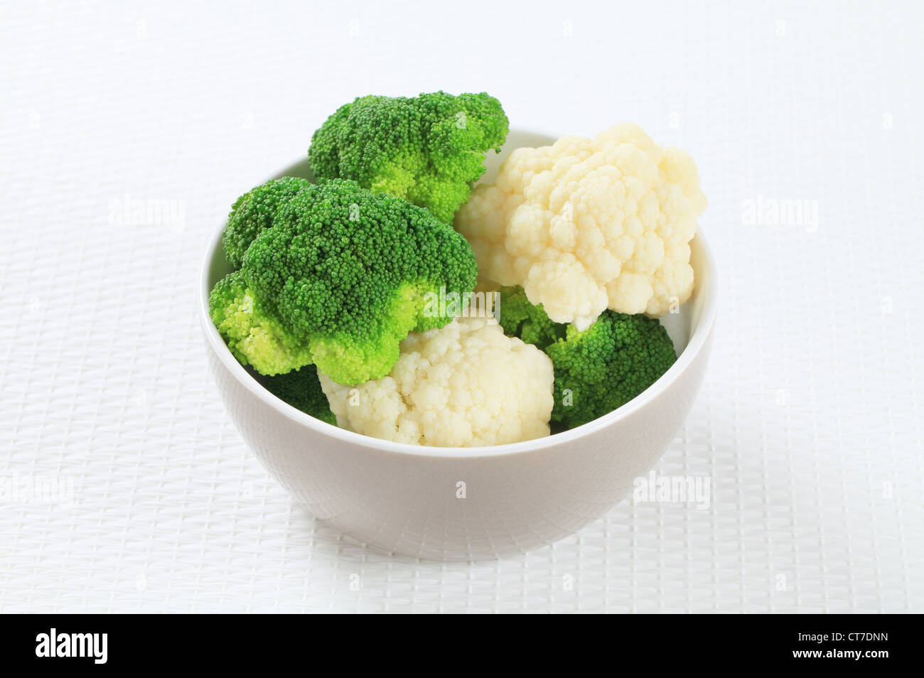 Bollito di Cavolfiori e broccoli in una ciotola Foto Stock