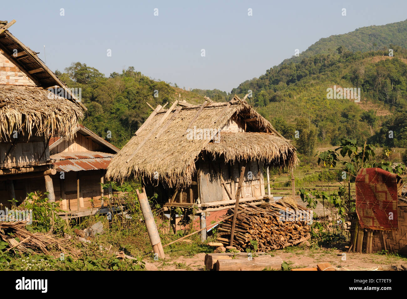 Deposito di riso Divieto di capanne Chaluensouk Villaggio Khmu nord Laos Foto Stock