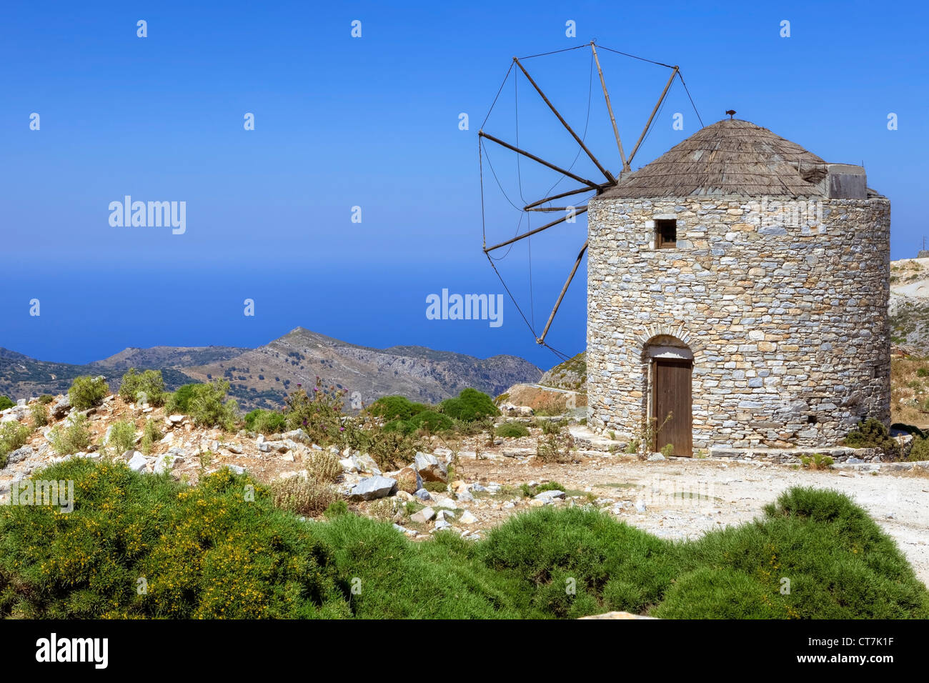 Storico mulino sulla costa est di Naxos, Grecia Foto Stock