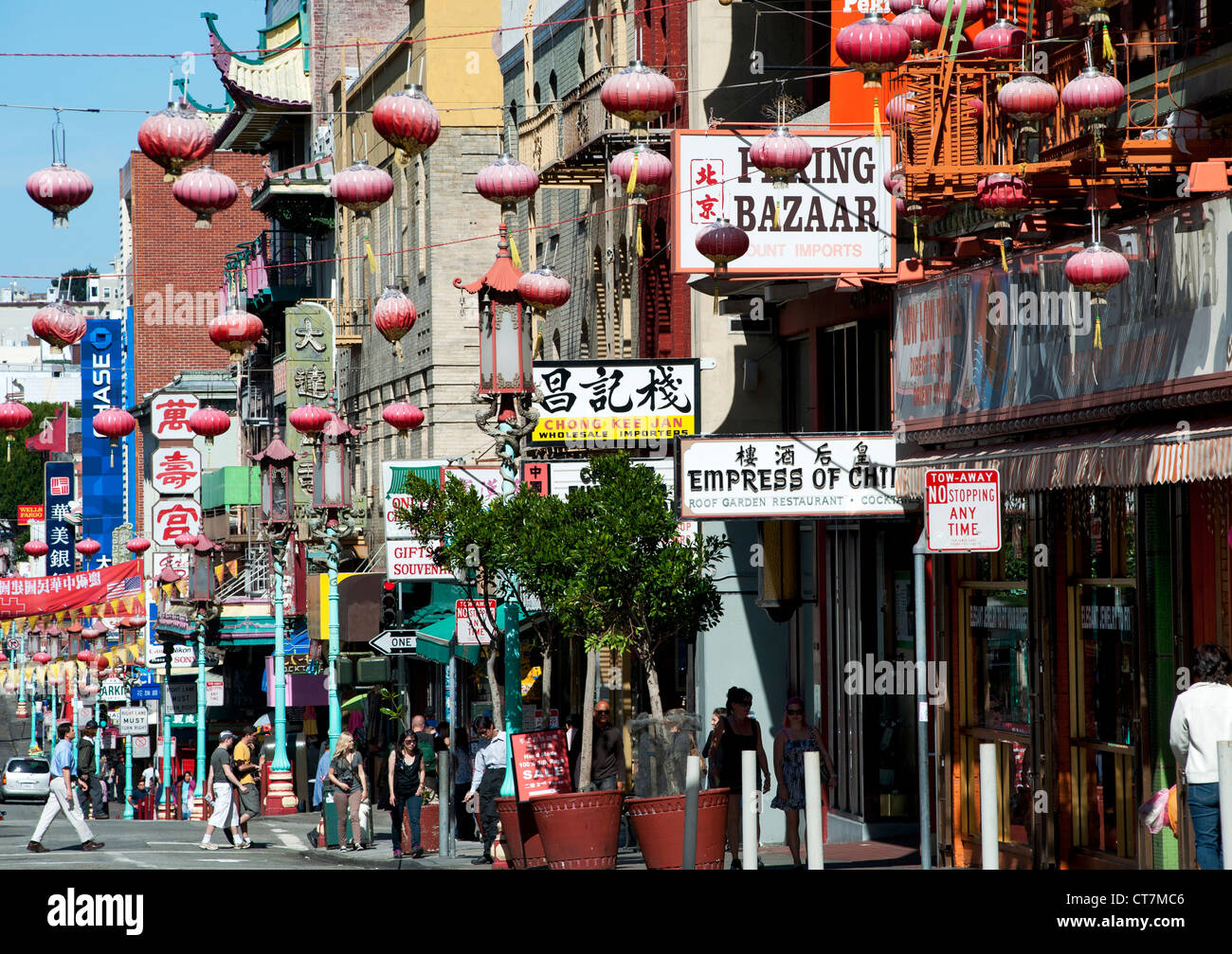 Grant Avenue nel quartiere di Chinatown di San Francisco, California, Stati Uniti d'America. Foto Stock