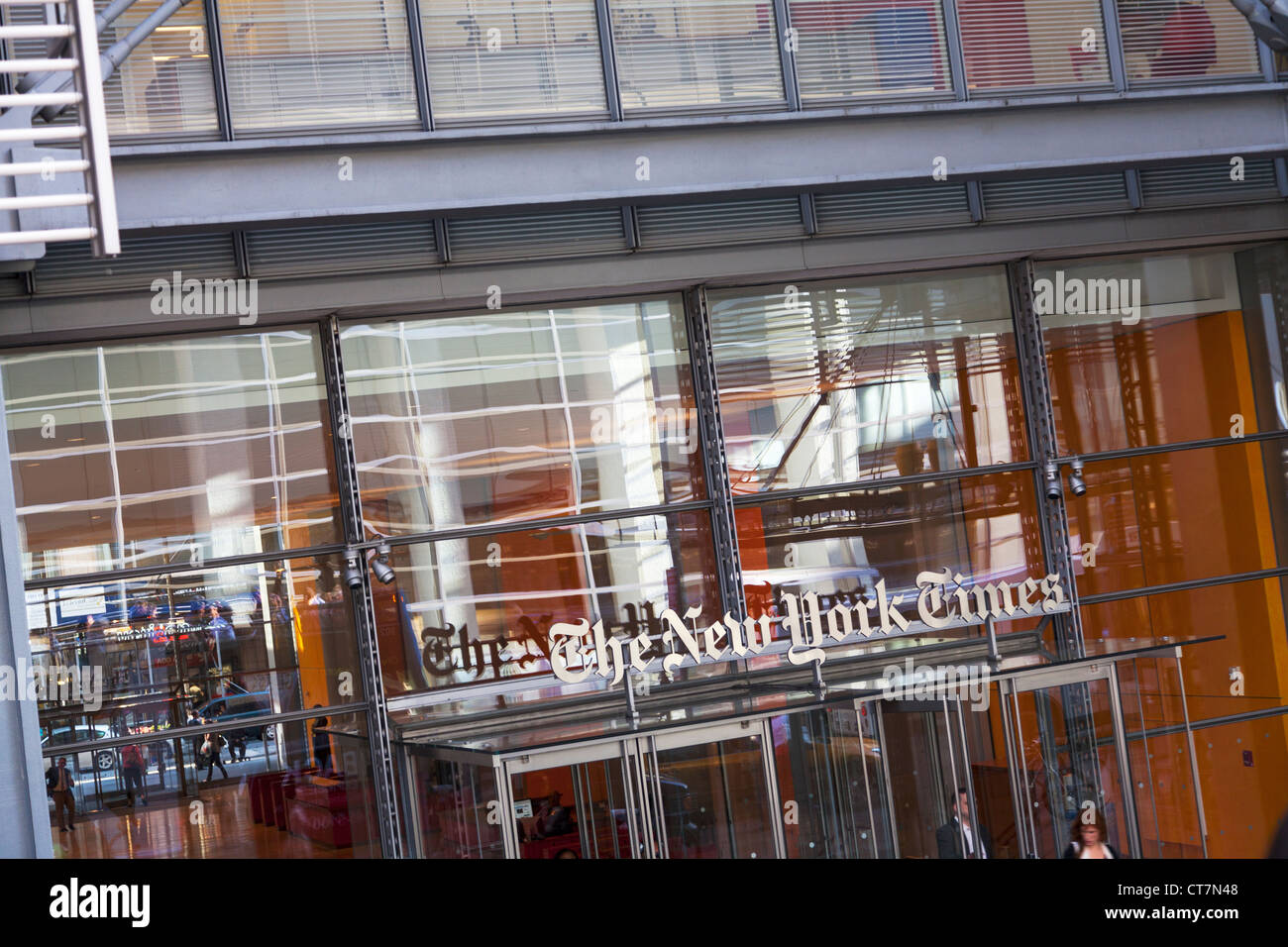 Il New York Times la costruzione su 41 Park Row Manhattan segno esterno della porta di cui sopra Foto Stock