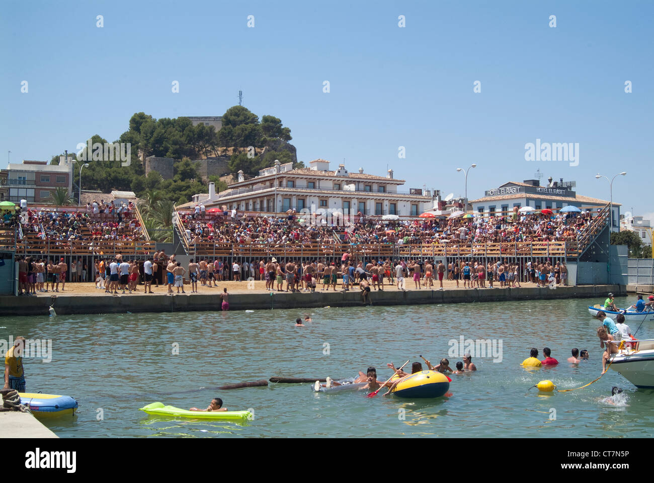 Pubblico in arena guardando è Bous a la Mar, Denia Alicante, Spagna, Europa Foto Stock