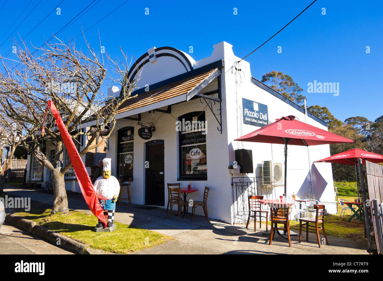 Chef con una bandiera rossa a un Coffee Shop, il Monte Victoria, Blue Mountains, Nuovo Galles del Sud, NSW, Australia Foto Stock