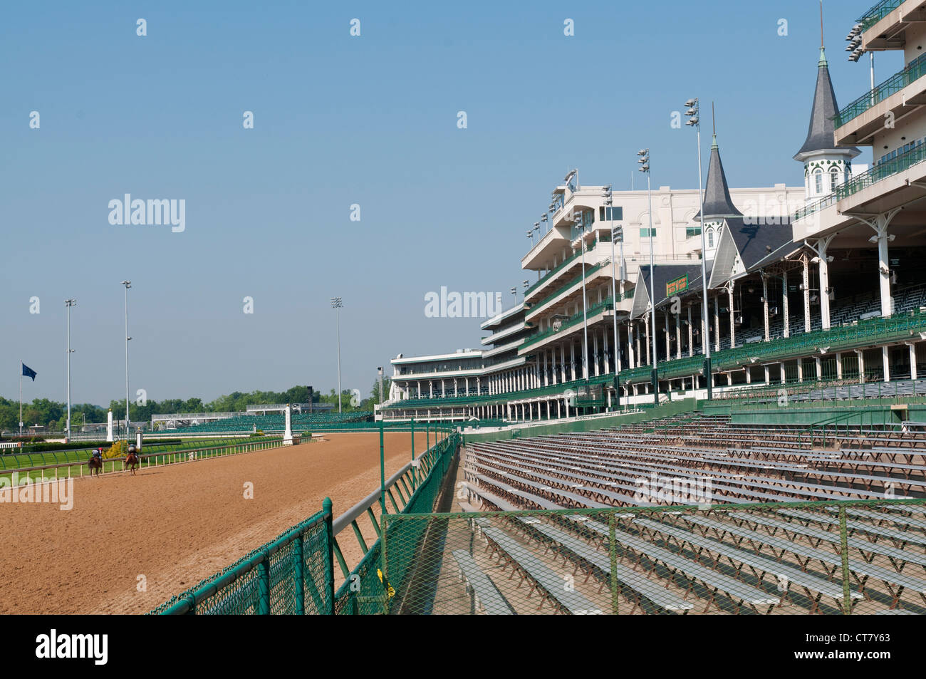 Il Kentucky, Louisville, Churchill Downs, casa del Kentucky Derby, tribune, cavalli durante l esercizio di mattina. Foto Stock
