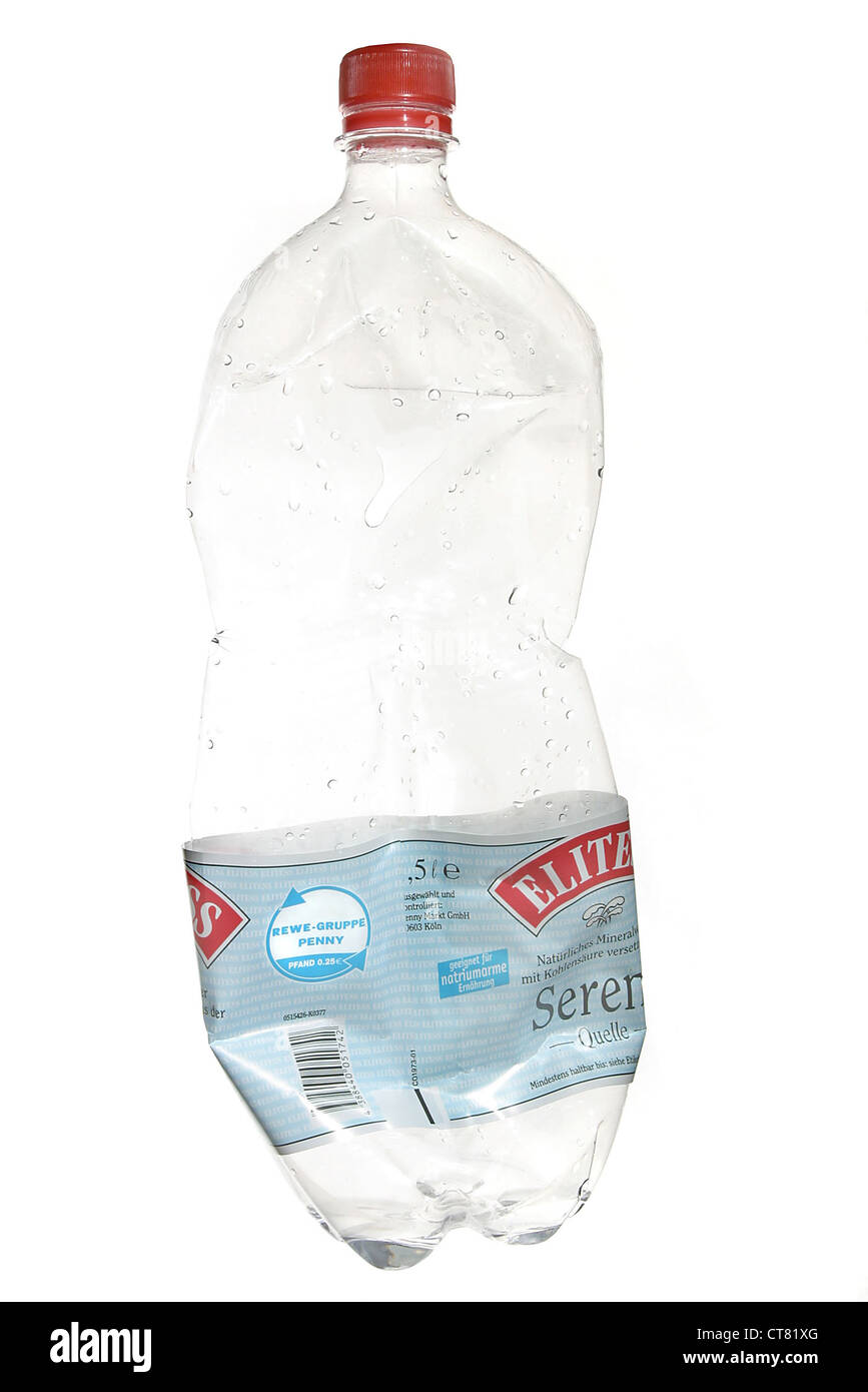 Crumpled vuoto bottiglia di plastica per il deposito Foto Stock