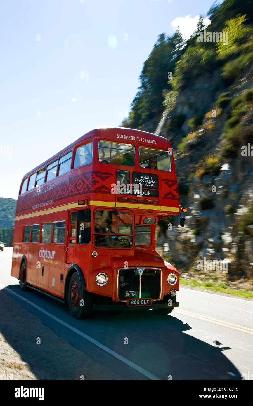 Routemaster autobus turistico sul Lago Lacar Foto Stock
