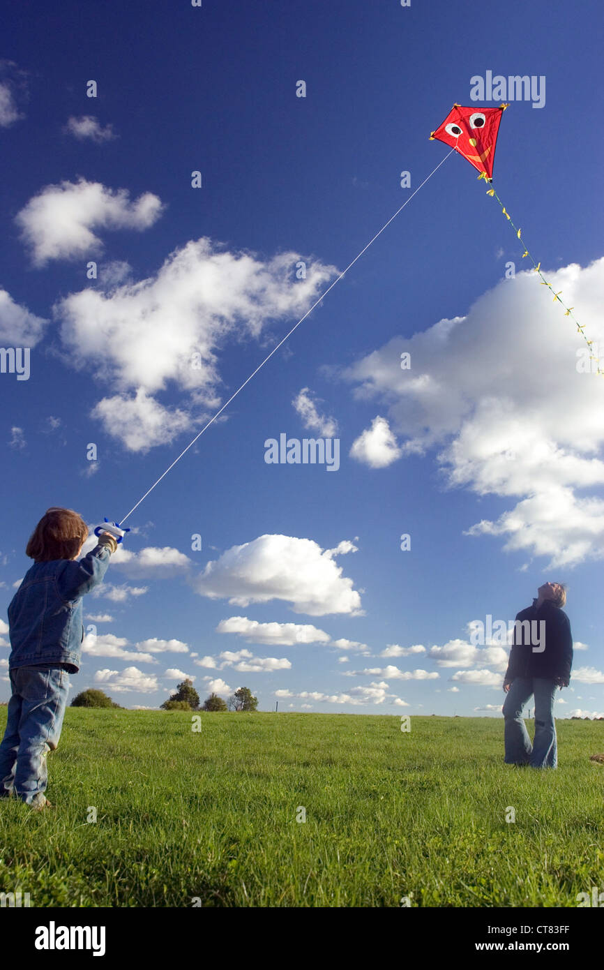 Mecklenburg, un bambino è in grado di volare un aquilone Foto Stock