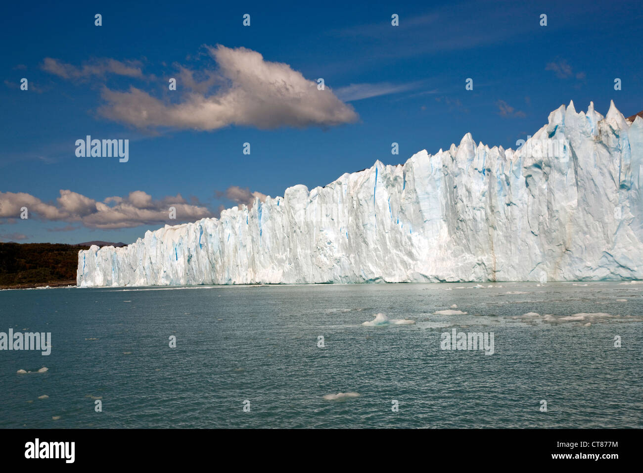 Parete Nord del Glaciar Moreno dal Canal de los Tempanos nel Lago Argentino Foto Stock