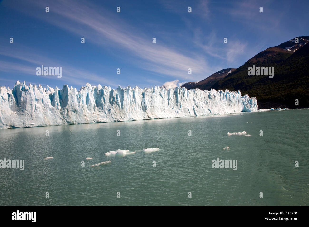 Parete Nord del Glaciar Moreno dal Canal de los Tempanos nel Lago Argentino Foto Stock