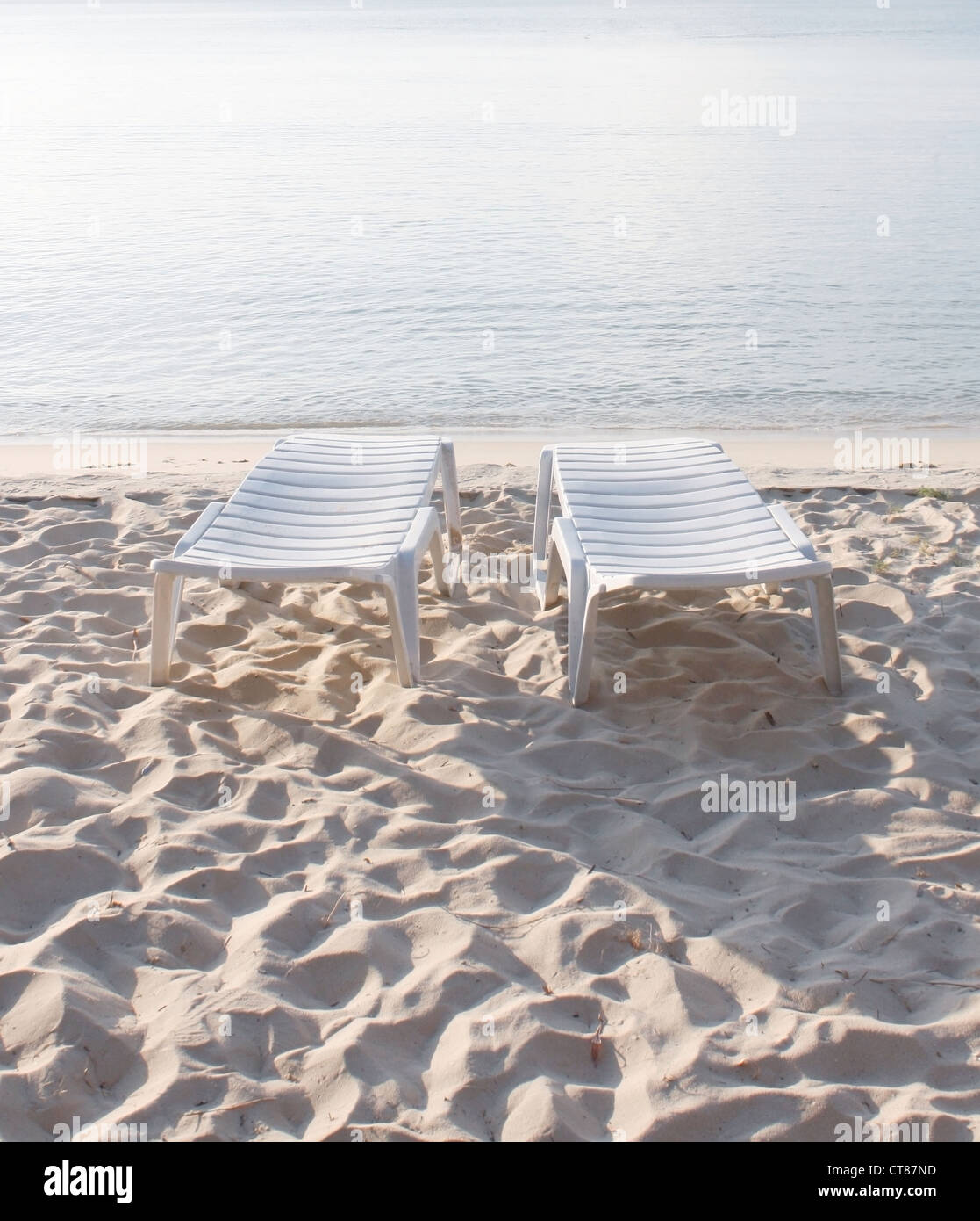 Sedie sulla spiaggia Foto Stock