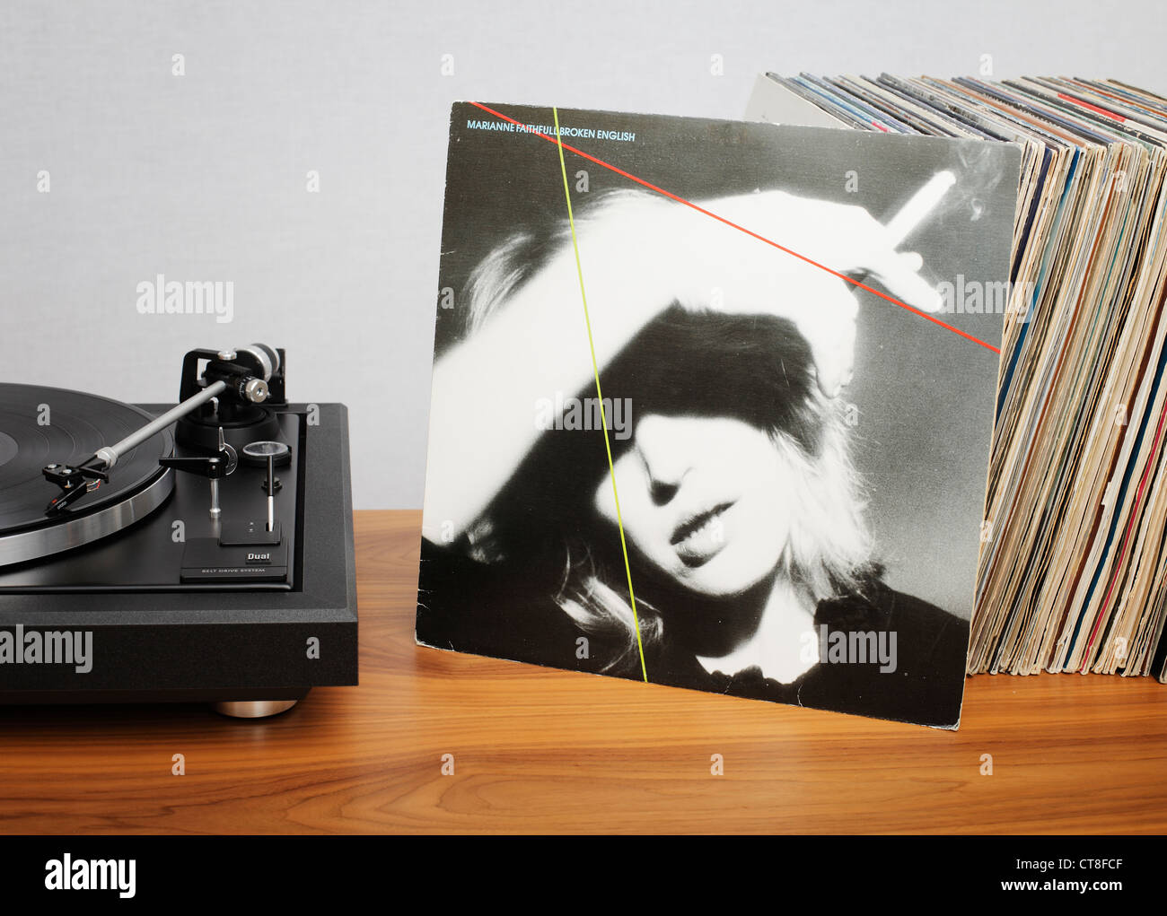 Inglese rotto è un album 1979 dal cantante Marianne fidato. È spesso citato come fidato della registrazione definitiva. Foto Stock