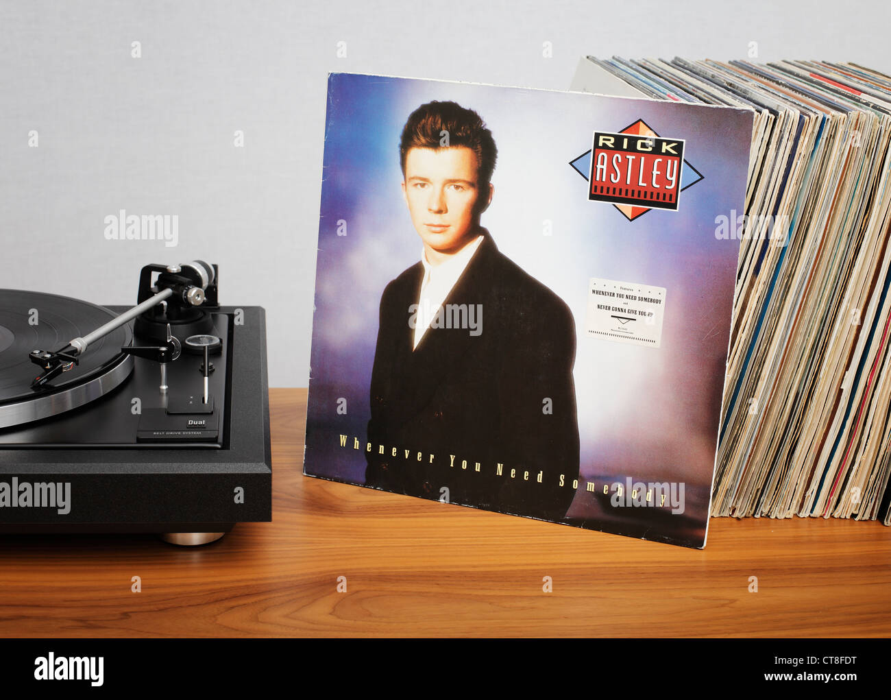 Ogni volta che hai bisogno di qualcuno è di Rick Astley il primo album rilasciato nel 1987 sul record RCA. Foto Stock