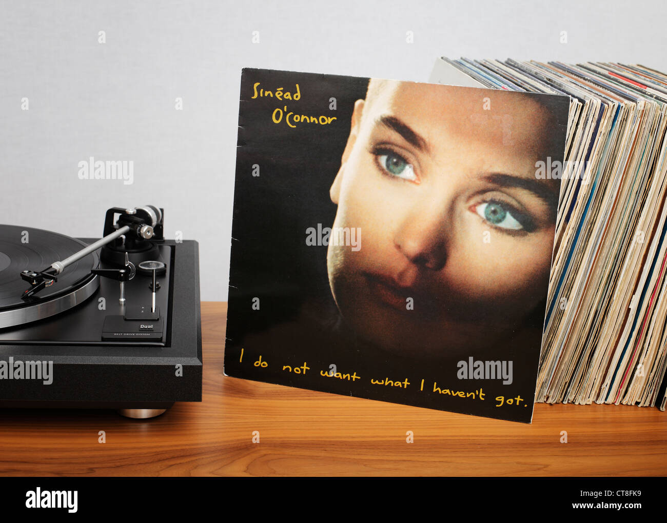 Non voglio quello che non ho è il secondo album di sinéad o'connor. Esso è stato rilasciato nel mese di marzo 1990 su Crisalide record. Foto Stock