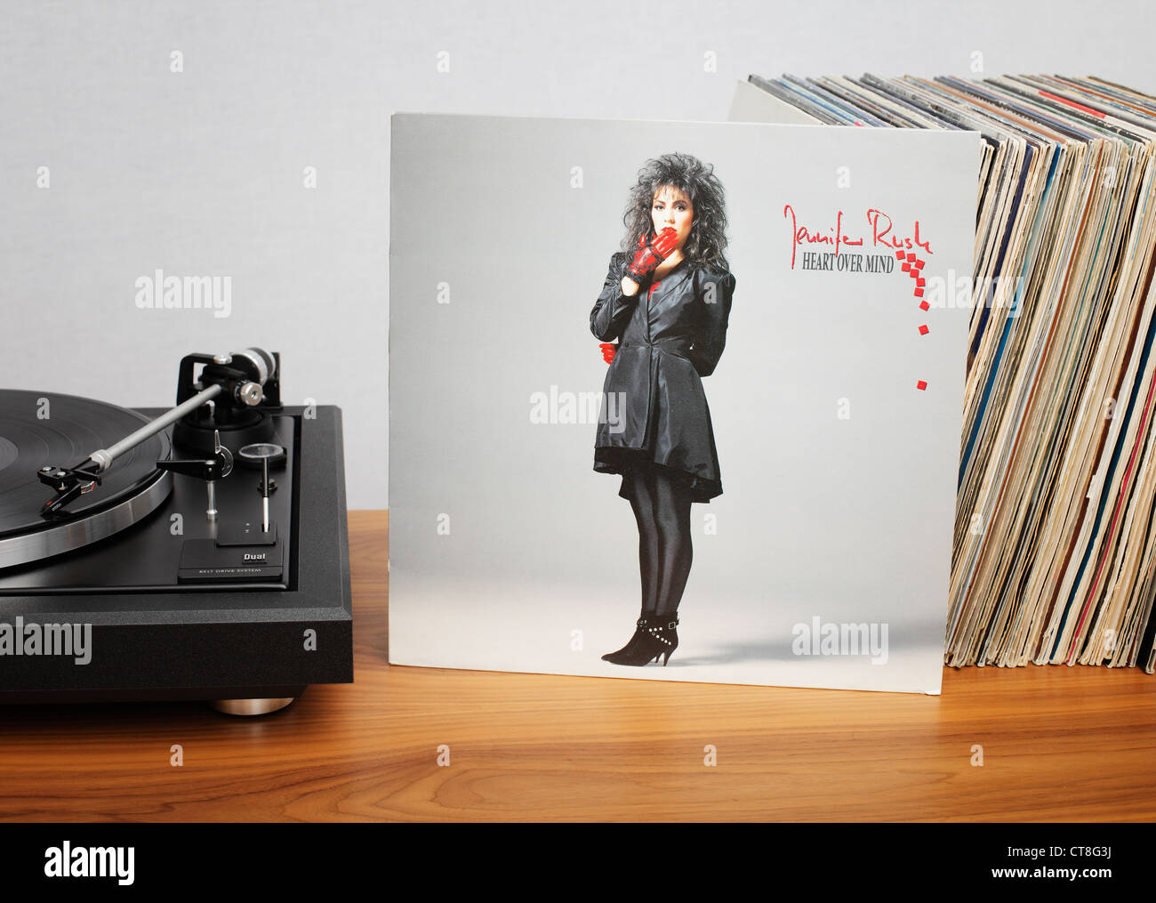 Cuore sulla mente è il terzo album di cantante americana Jennifer Rush. È stato rilasciato nel 1987. Foto Stock