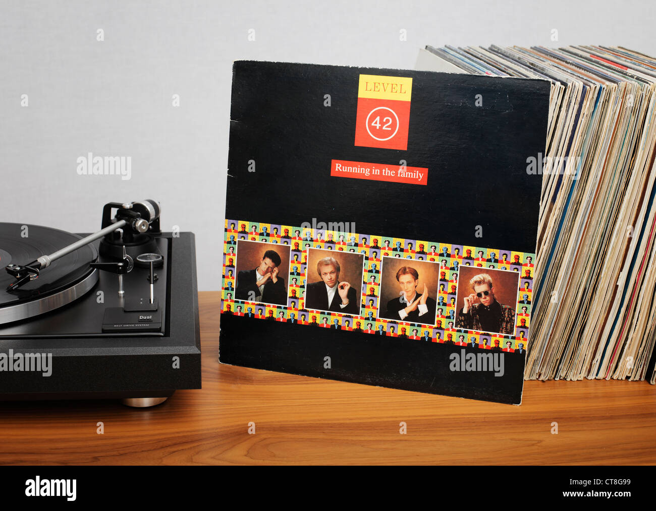 In esecuzione in famiglia è stato il settimo album dal livello 42, rilasciato nel 1987. Foto Stock