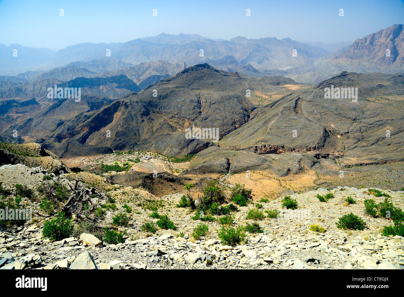 Western montagne Hajar dall'Altopiano Sayq, Oman Foto Stock