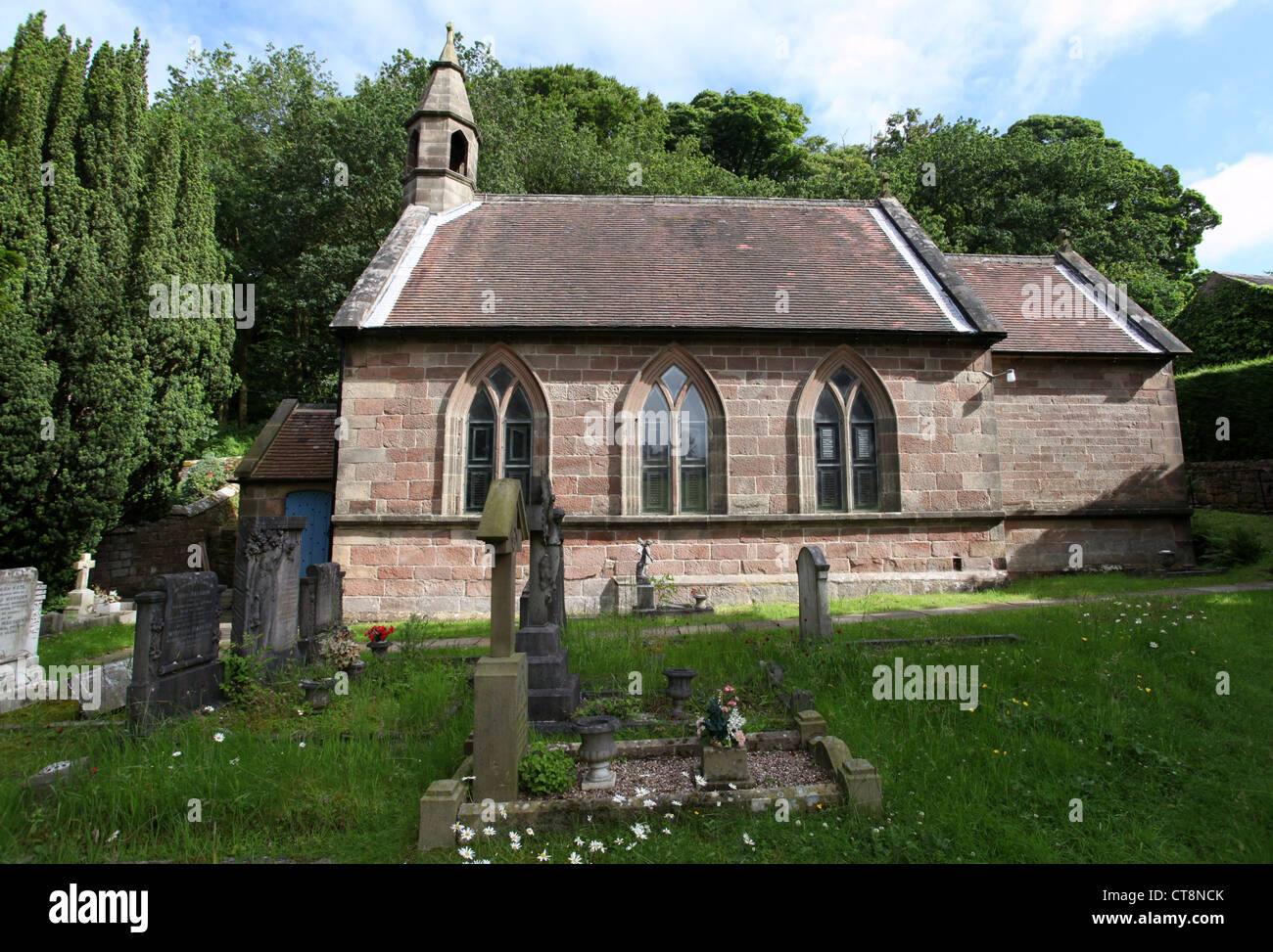 Chiesa di San Michele nel Derbyshire Village di Birchover Foto Stock