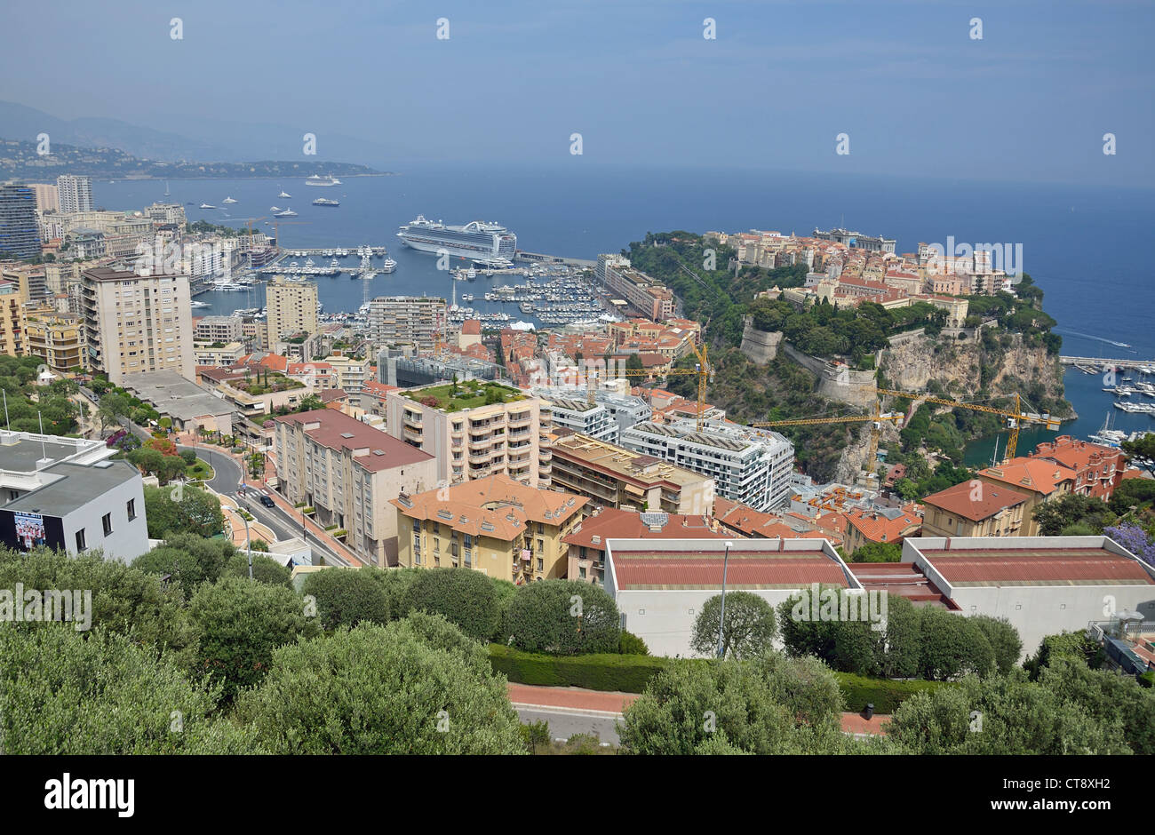 Vista della città e del porto di Monte Carlo, il Principato di Monaco Foto Stock