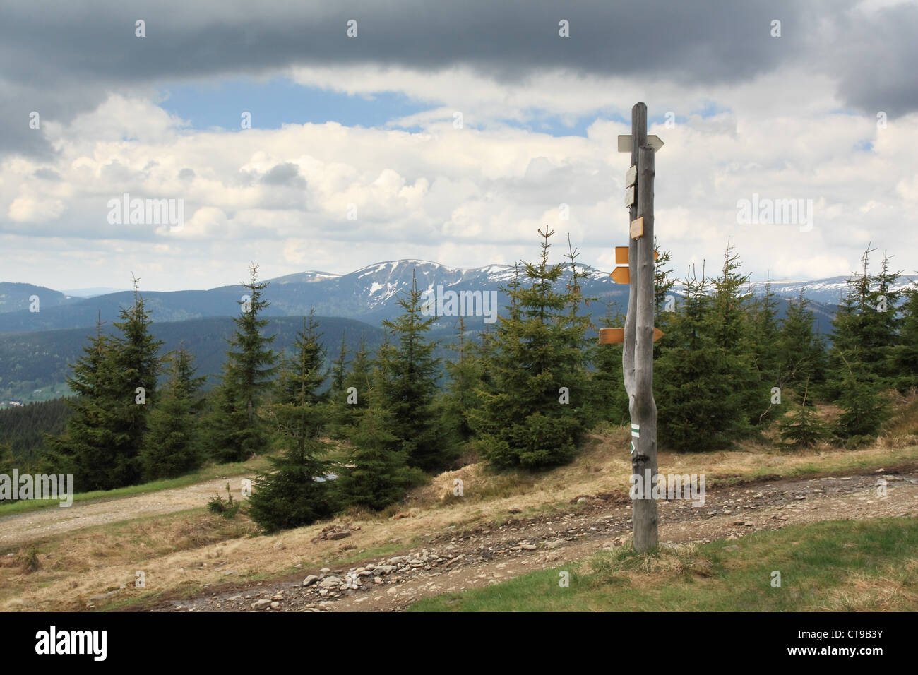 Montante di guida nelle montagne di Krkonose Foto Stock