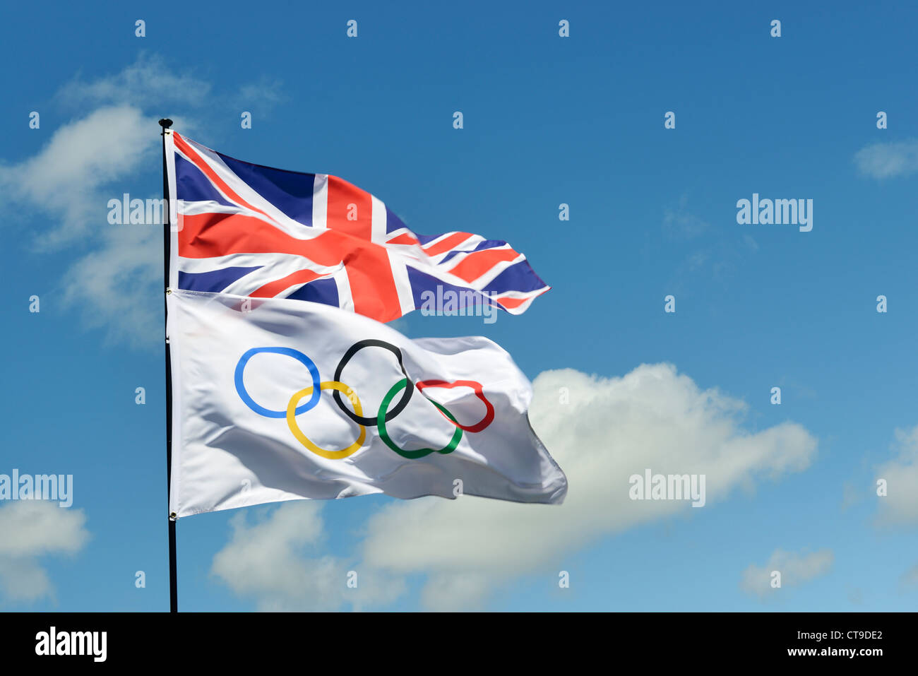 Il Regno Unito e bandiere olimpica Foto Stock