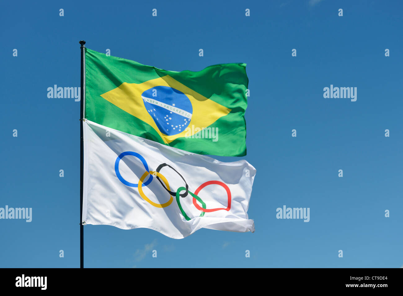 Brasile e bandiere olimpica Foto Stock