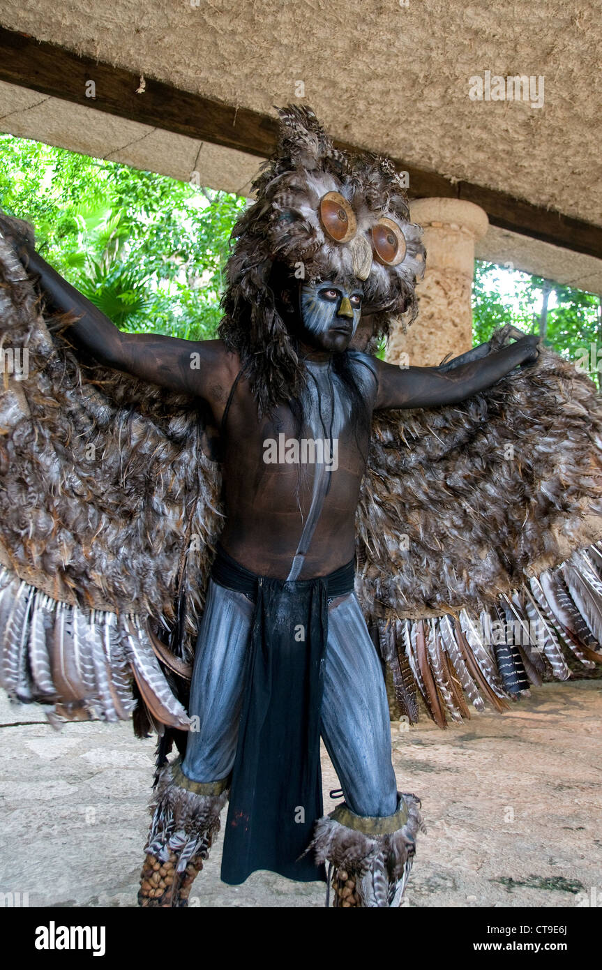 Owl costume immagini e fotografie stock ad alta risoluzione - Alamy
