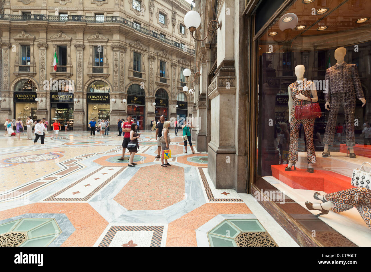 Interno della Galleria Vittorio Emanuele II a Milano, Italia Foto Stock