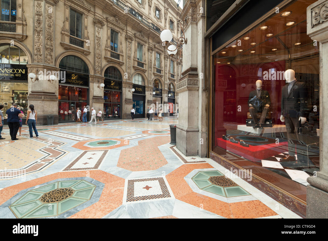 Interno della Galleria Vittorio Emanuele II a Milano, Italia Foto Stock