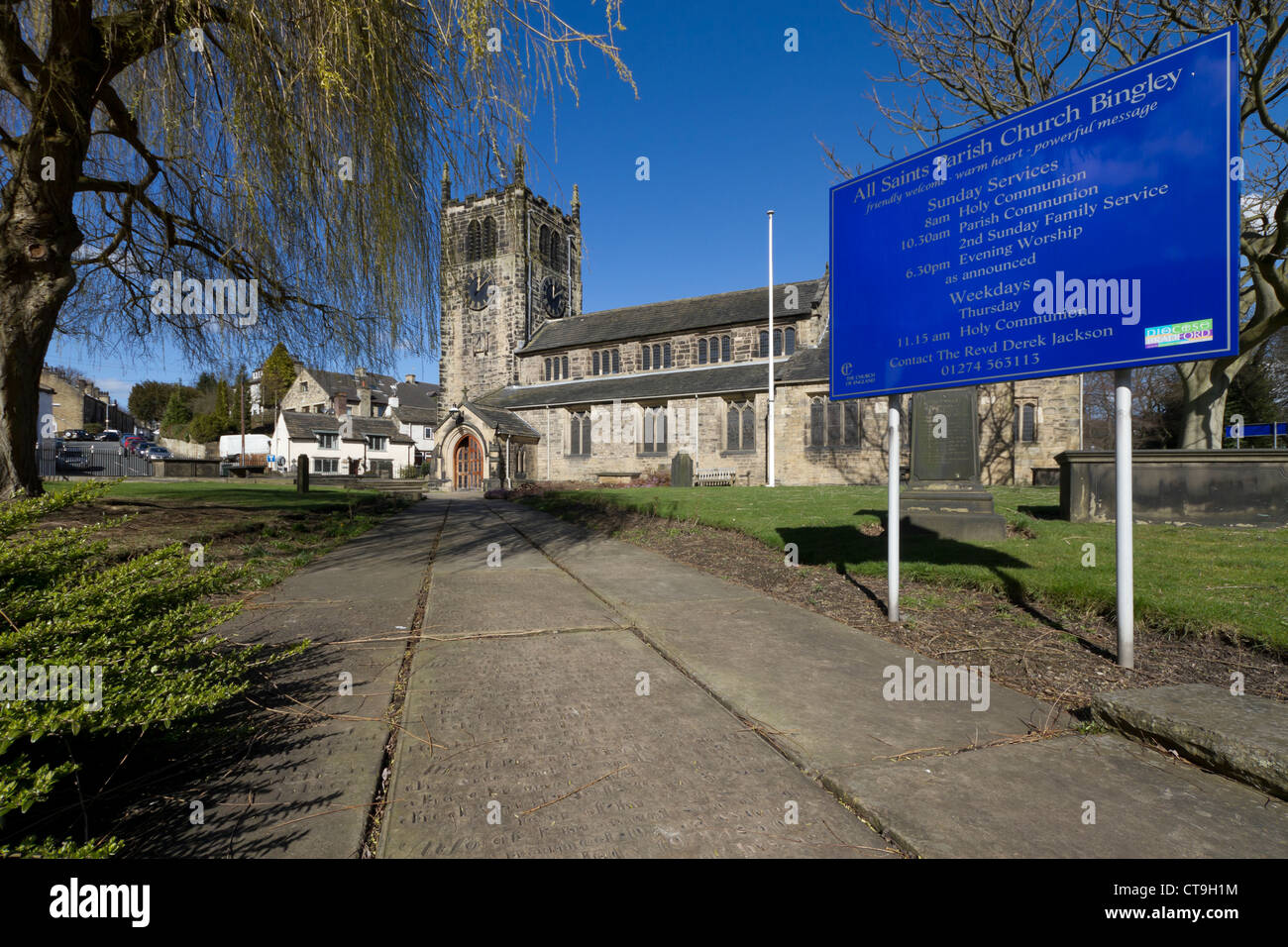 Chiesa di tutti i santi, una parrocchia anglicana chiesa in Bingley, West Yorkshire. Foto Stock