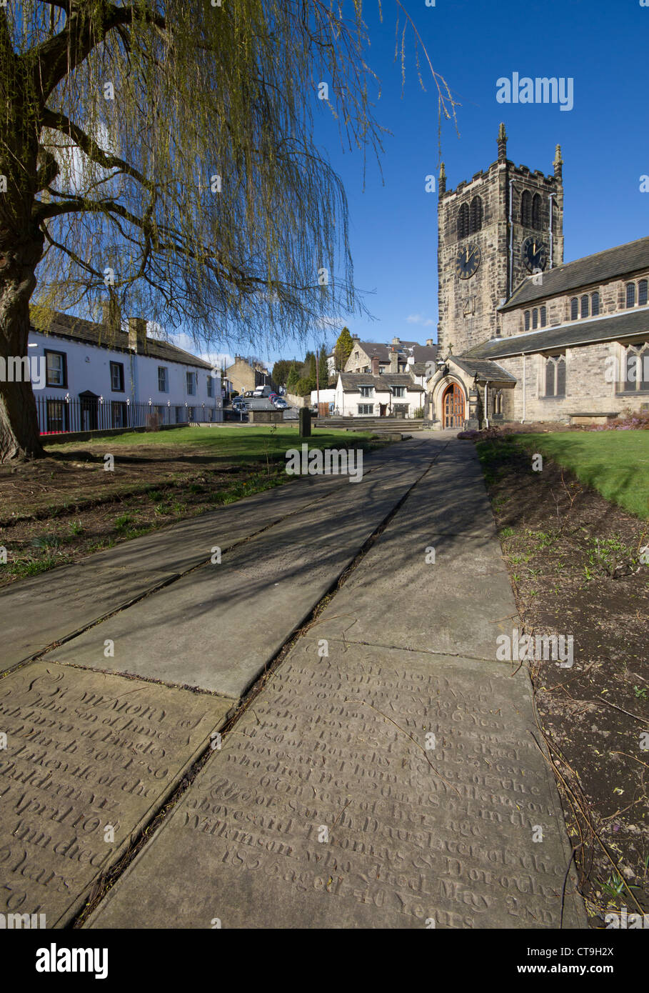 Chiesa di tutti i santi, una parrocchia anglicana chiesa in Bingley, West Yorkshire. Foto Stock