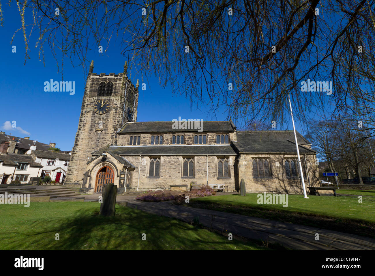 Chiesa di tutti i santi, una parrocchia anglicana chiesa in Bingley, West Yorkshire. Foto Stock