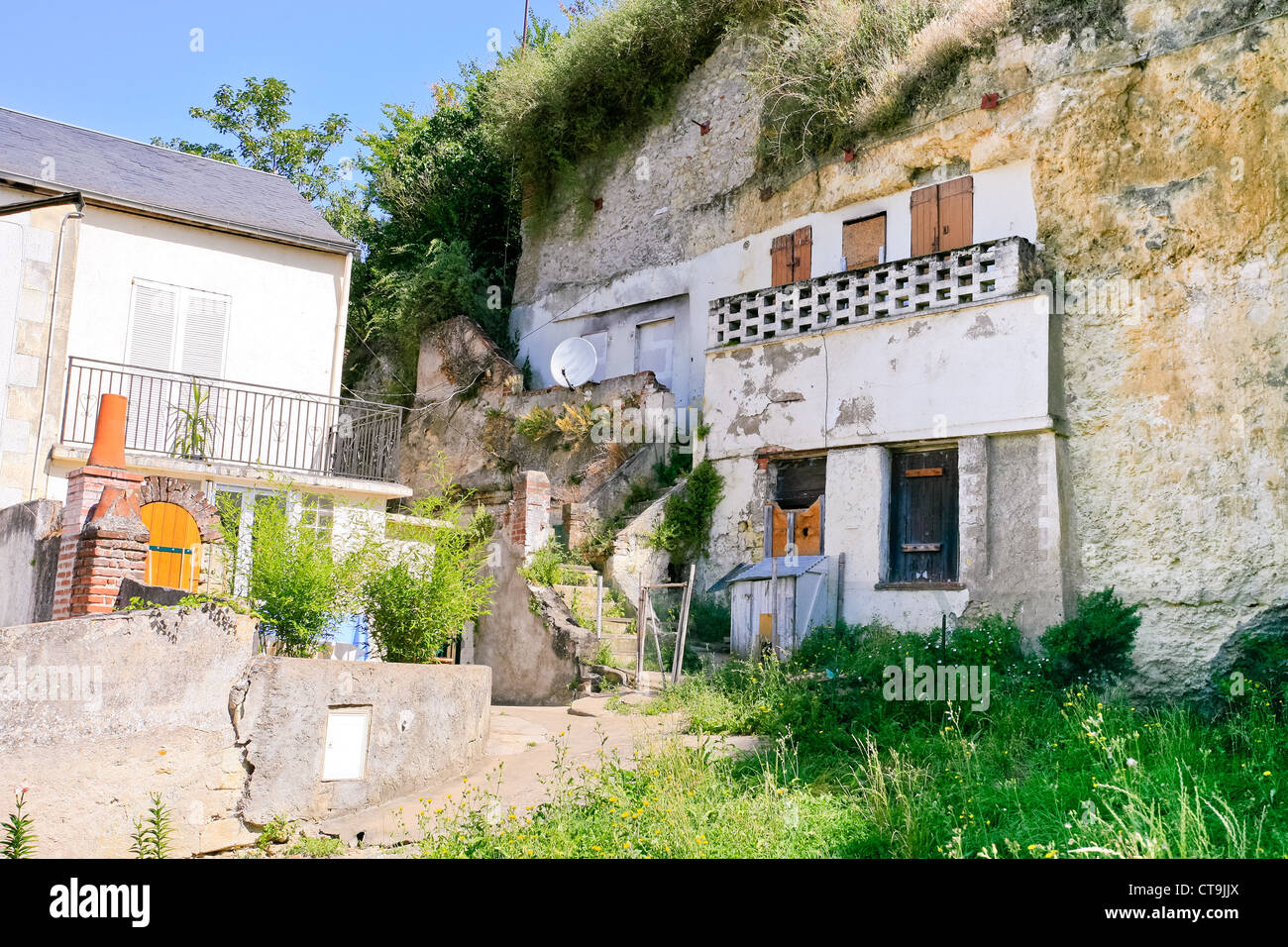 Appartamento moderno tagliato nella roccia per montaggio in città Amboise, Francia Foto Stock