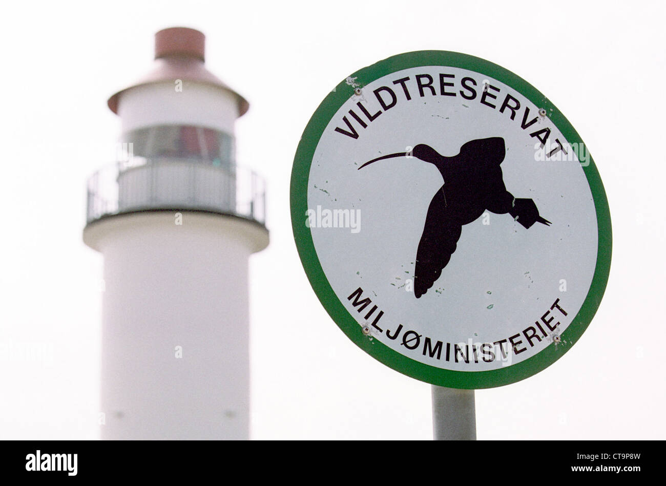 Faro e segno su Funen, Danimarca Foto Stock