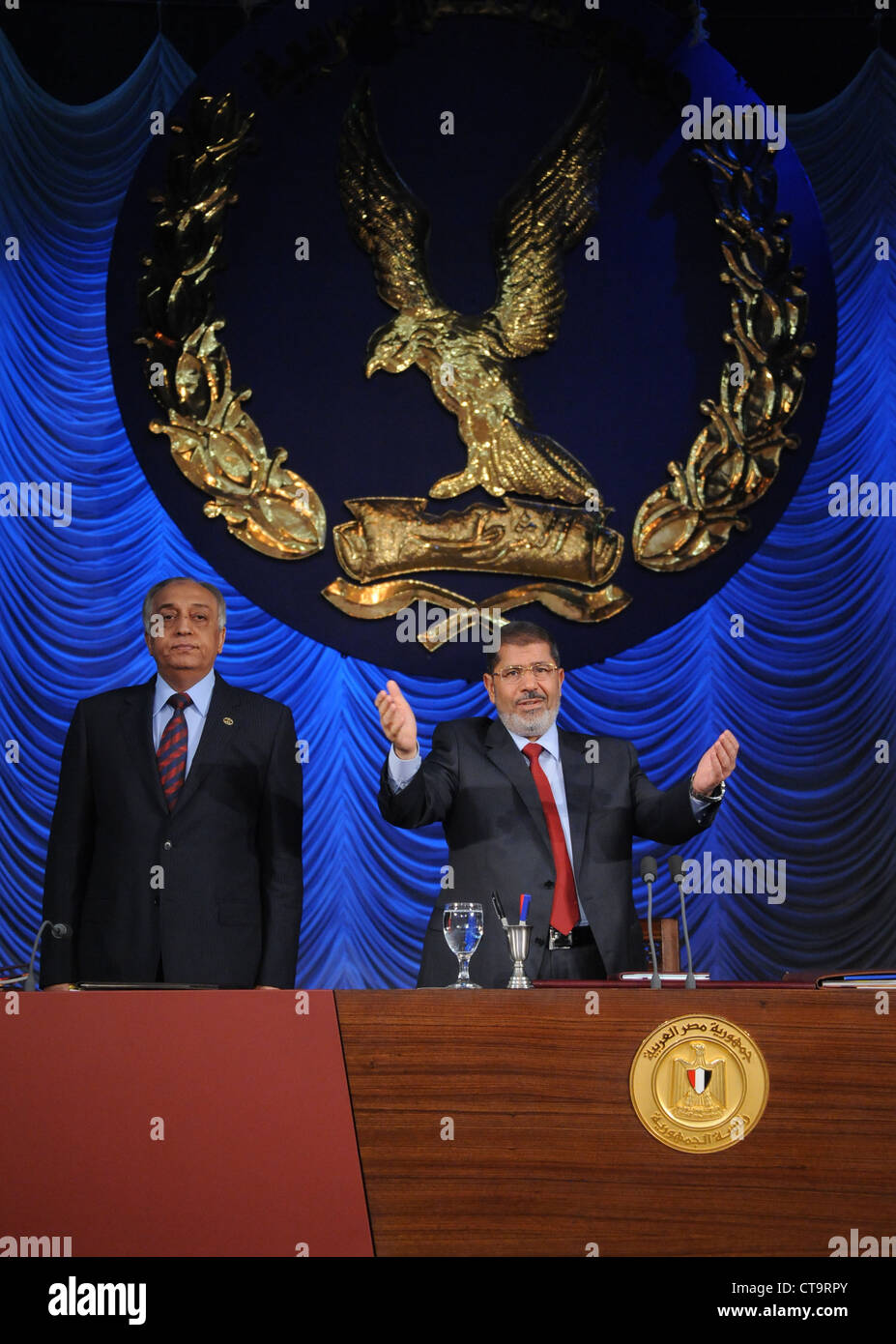 In Egitto il neo eletto presidente Mohamed Morsi assiste ad una cerimonia di laurea a dell'Egitto Accademia di polizia. Foto Stock