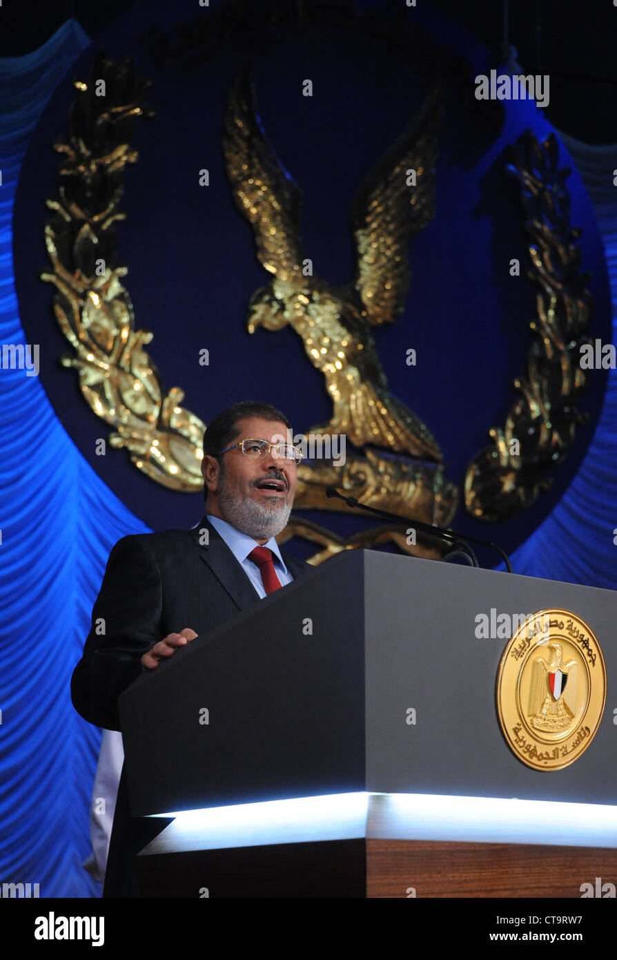 In Egitto il neo eletto presidente Mohamed Morsi assiste ad una cerimonia di laurea a dell'Egitto Accademia di polizia. Foto Stock