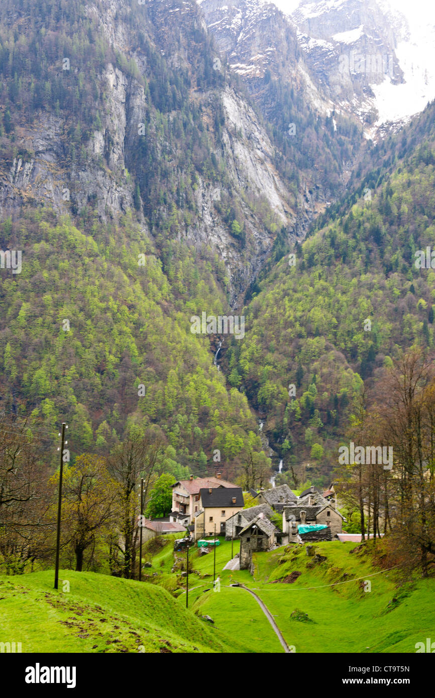 Le industrie più grande della valle dopo il turismo sono delle cave di pietra,Castra Cerentina,Valle di Campo,vicino a Locarno, Svizzera Foto Stock