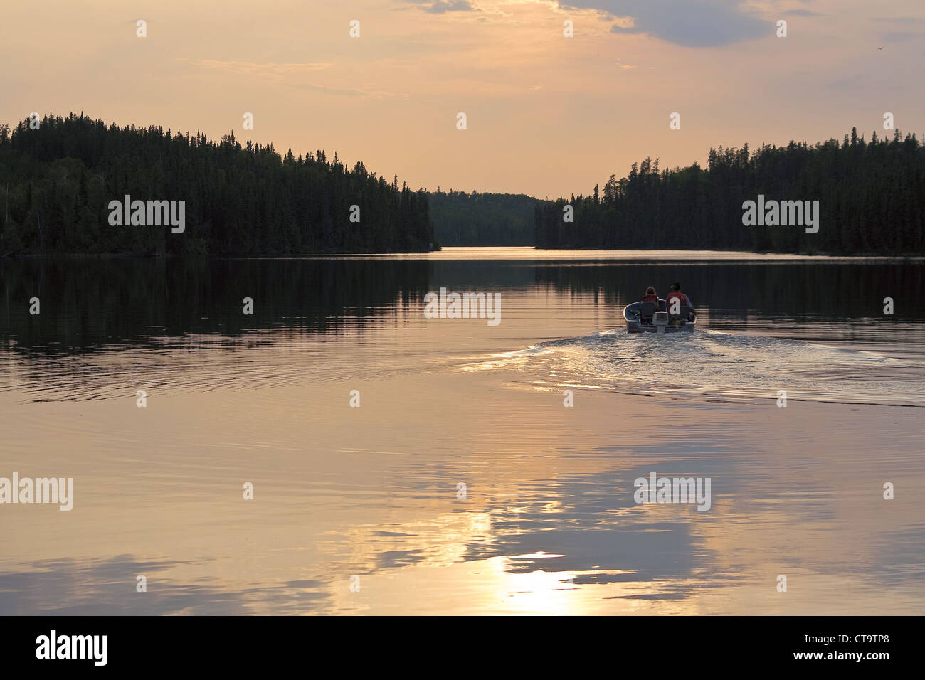 Andare a pesca nel nord del Saskatchewan, Canada Foto Stock