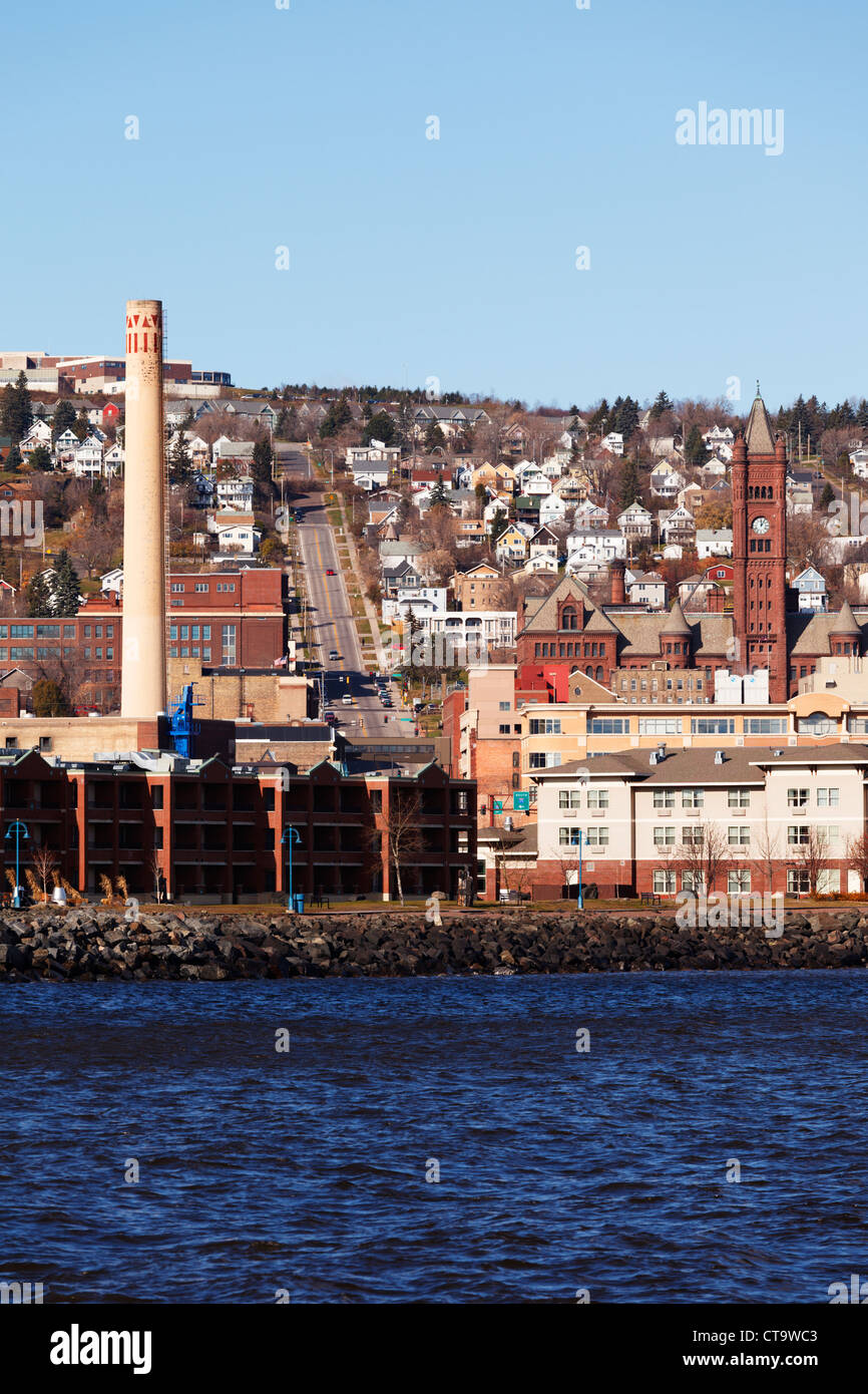 Vista del centro della città di Duluth, Minnesota sul Lago Superiore. Foto Stock