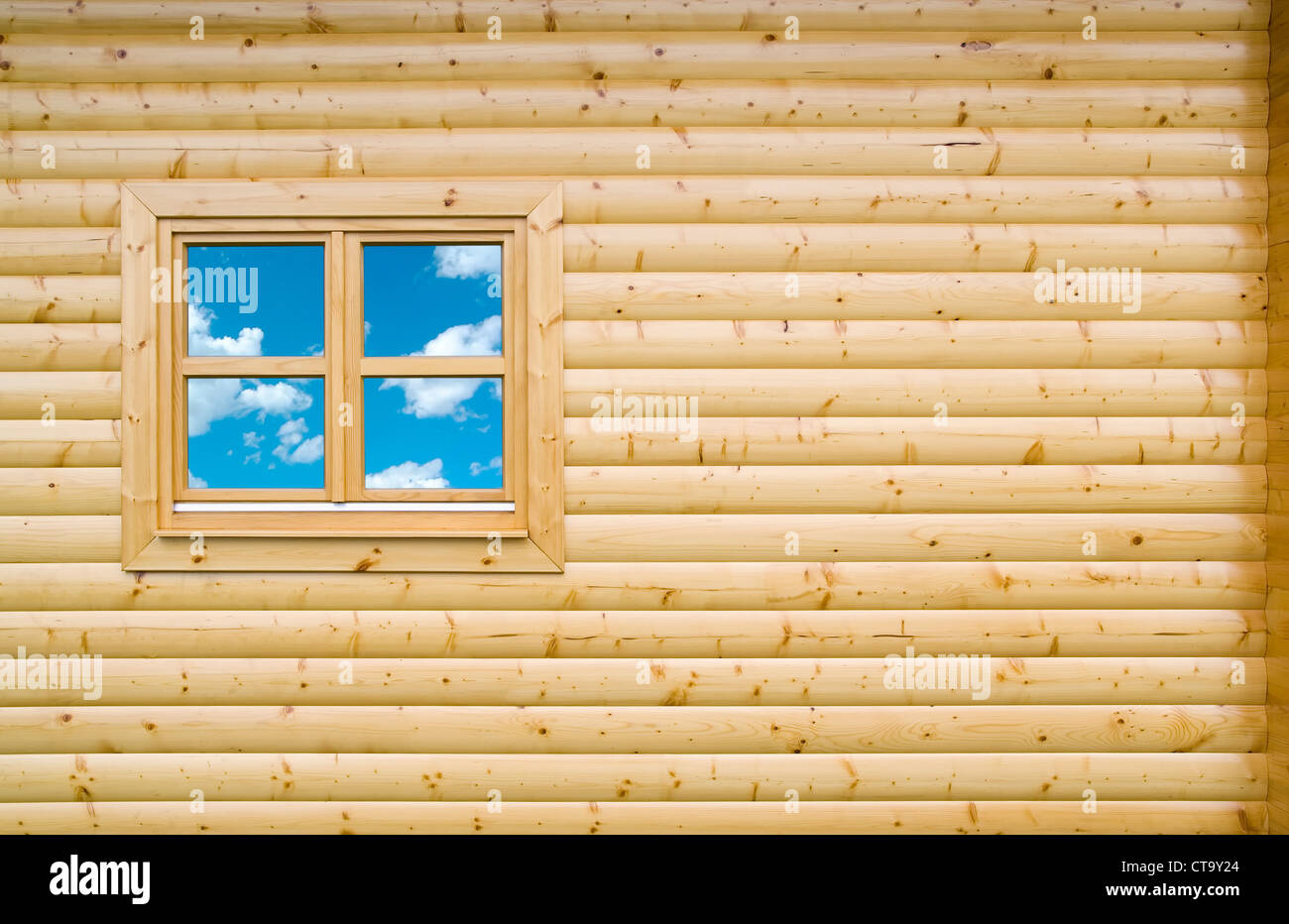 Cottage di legno parete del Chalet con finestra Foto Stock