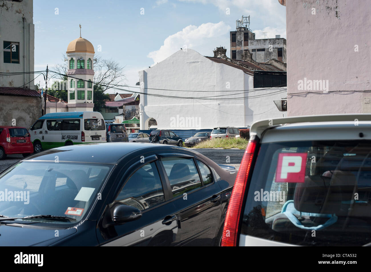 Malaysia, Penang Georgetown moschea benggali inondato da parcheggio auto Foto Stock