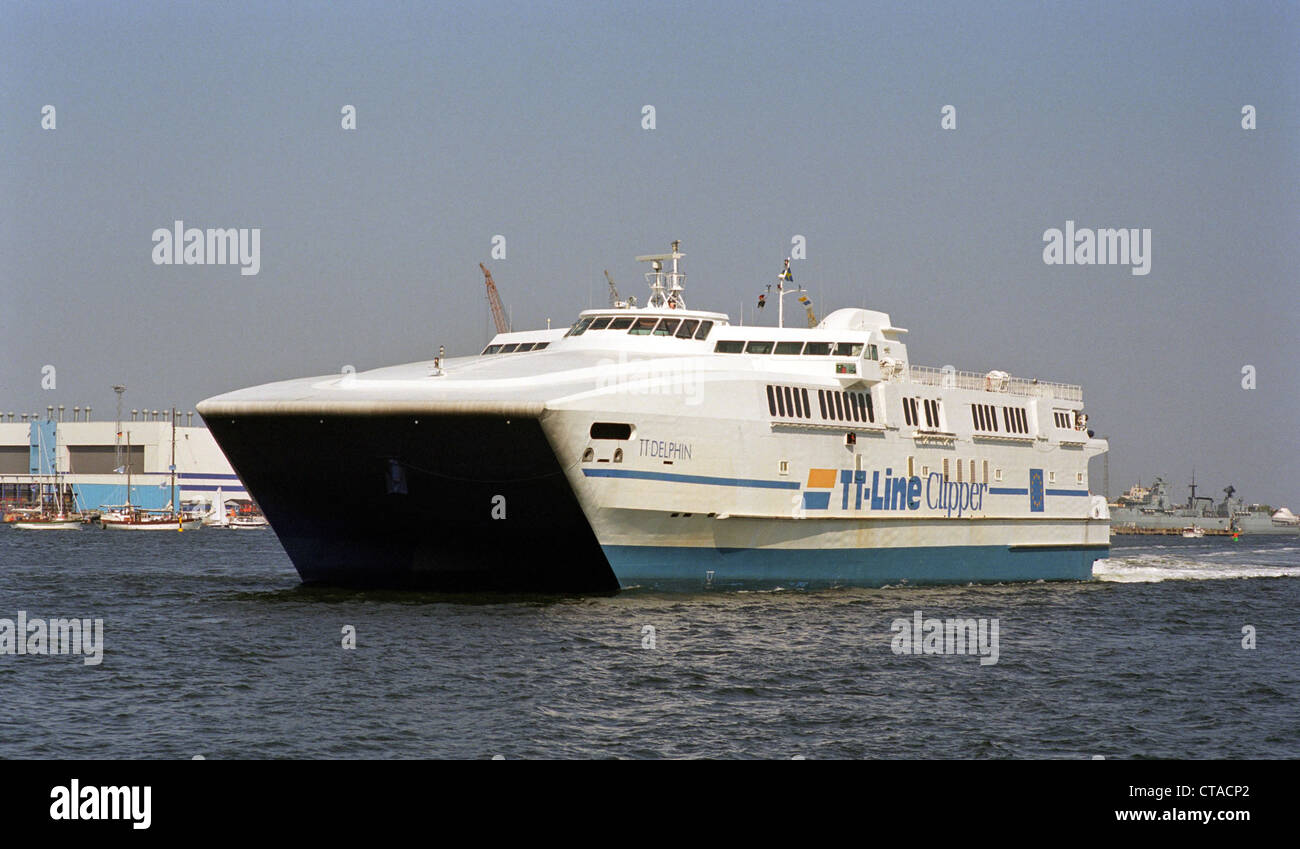 Rostock, il traghetto HSC Delphin TT-linea in corrispondenza della Vela Hanse 2004 Foto Stock