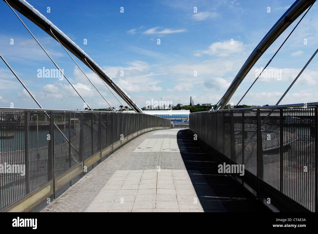 Il Celtic ponte Gateway in Holyhead, Anglesey, portando al terminale del traghetto. Foto Stock