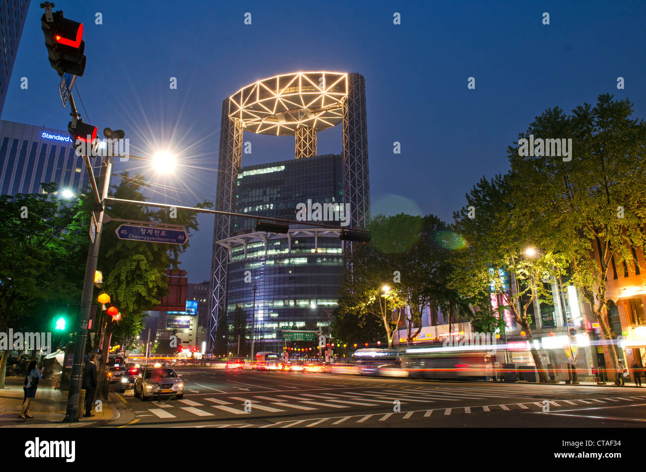 Scena di strada nel centro di Seul Corea del sud di notte Foto Stock