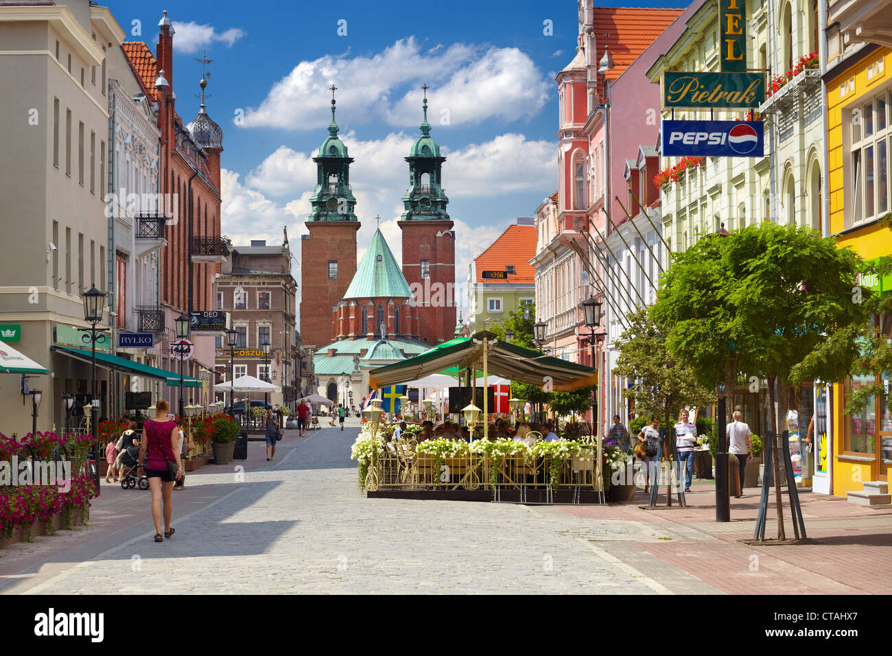 Gniezno - Old Town, Tumska street affacciato sulla cattedrale, Polonia Foto Stock