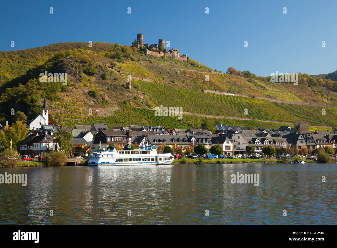 Il castello di Thurant nella luce del sole, Alken, Mosella, Renania-Palatinato, Germania, Europa Foto Stock