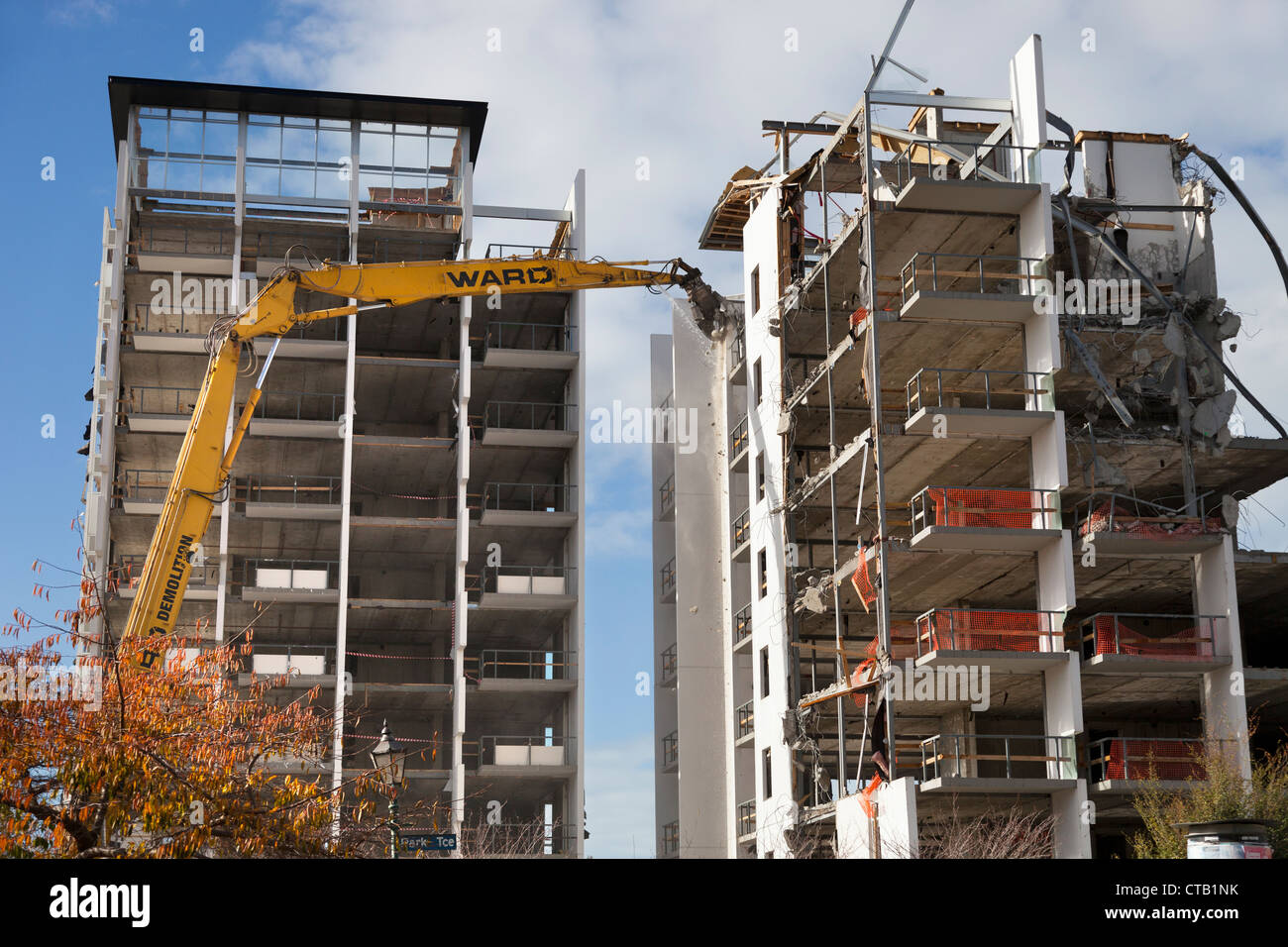 Post-quake Christchurch, Nuova Zelanda - demolendo gravemente gli edifici danneggiati in Rolleston Avenue Foto Stock