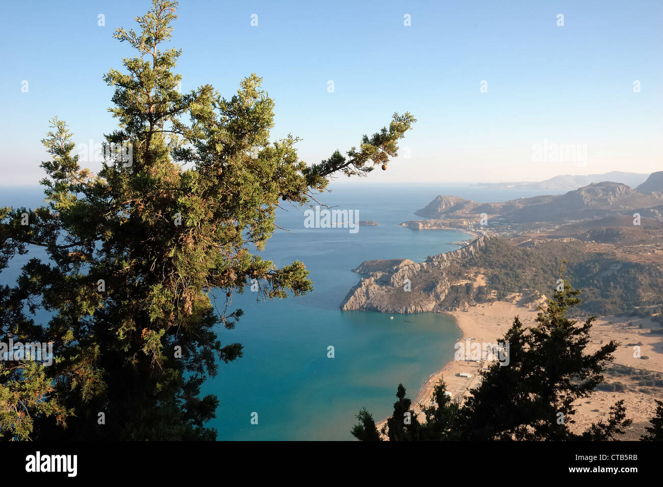 Costo di Rodi vista dalla cima di una collina Foto Stock